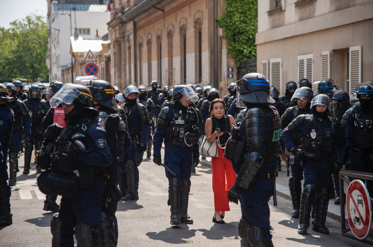 Woman in red going through police lines, Paris, June 6, 2023  - © Reflets - CC BY-NC 4.0