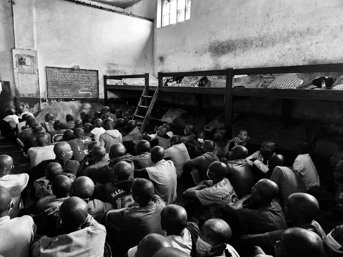 Cellule collective à la maison centrale de Fianarantsoa dans laquelle sous enfermés 123 détenus pendant 12 heures par jour - © Samuel Gautier