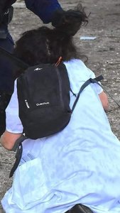 Farida, trainée par les cheveux - D.R.