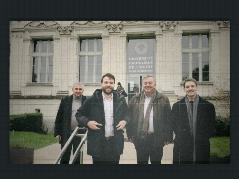 Sur cette photo postée sur la page LinkedIn de l’UCO, le 8 décembre 2022, on peut voir Alban de Rostu (à gauche), directeur du fonds du Bien commun jusqu’en 2024, Gaël Izenic (au centre), recteur de l’UCO et Arnaud Rérolle, cofondateur du projet Périclès.