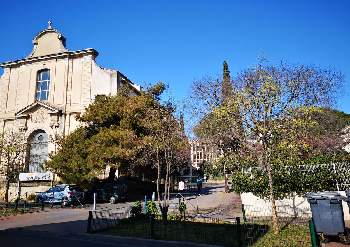 Les anciennes archives de la ville on été réquisitionnées par la coordination Utopia il y a deux ans et demi. L'Utopia 003 est situé dans le quartier des beaux arts, à deux pas du centre ville de Montpellier. 