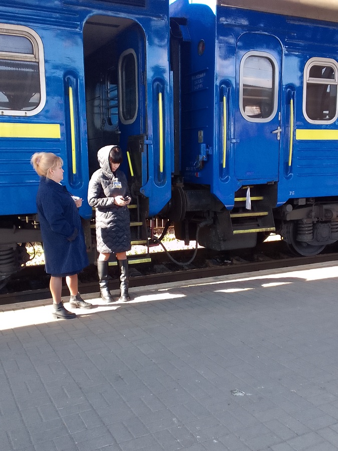 Départ pour 22 heures de train vers Dnipro - Reflets