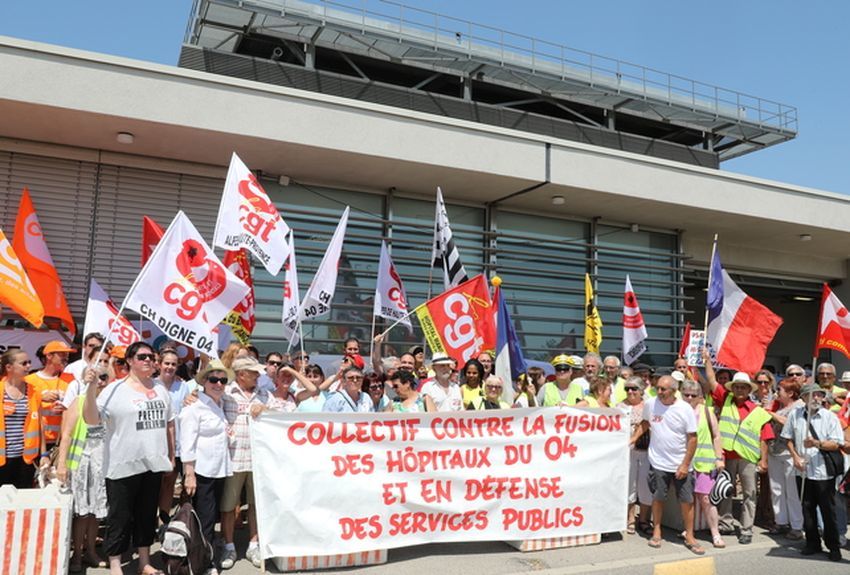 Manifestation devant l’hôpital Louis-Raffali à Manosque - La provence