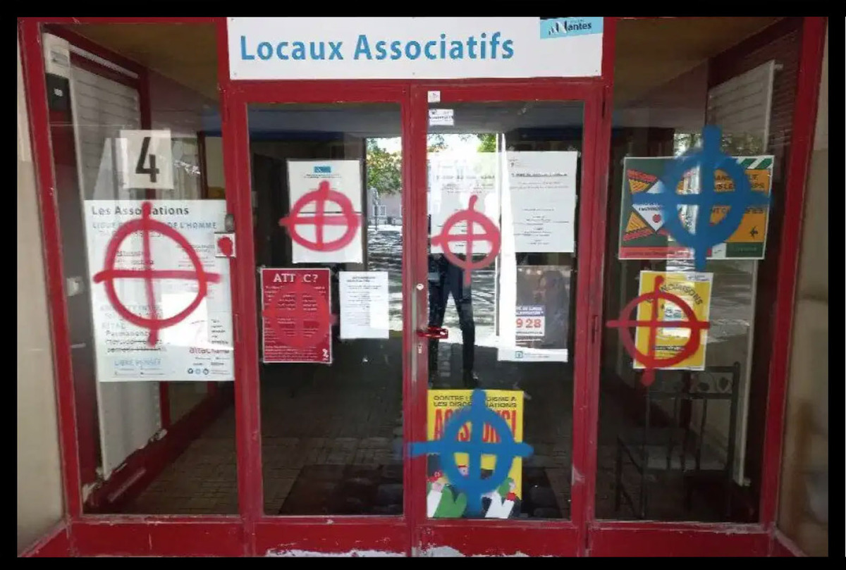 Tags sur la façade d’ un centre LGBTQI+ et les locaux de quatre ONG à Nantes, mai 2023.  - Maison des Citoyens du Monde