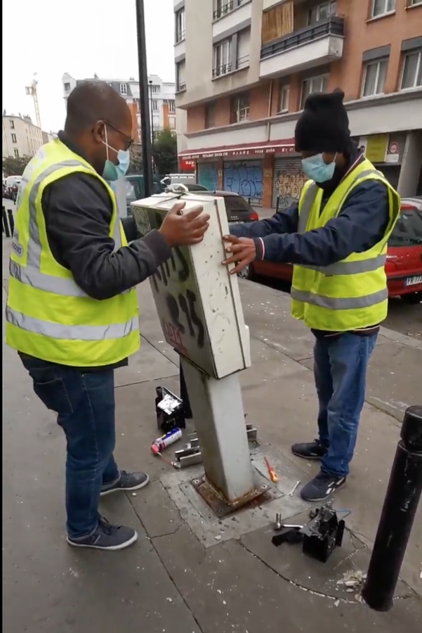 Démontage du distributeur de pipes à crack à Aubervilliers le 15 décembre - Association Safe