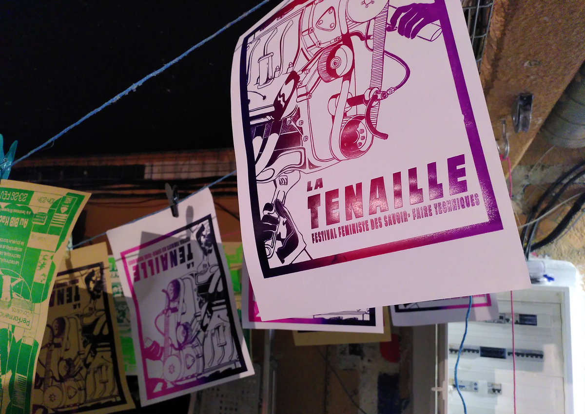 Impression d'affiches pour « La tenaille », un festival féministe des savoirs faire techniques