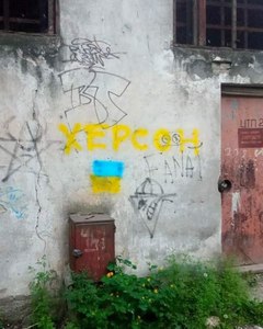 Kherson est l'Ukraine. Dans la ville occupée, les drapeaux ukrainiens fleurissent un peu partout. - DR