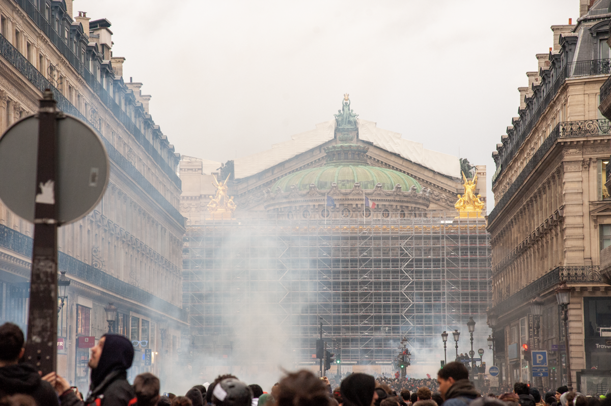 L'Opéra et les gaz lacrymogènes  - © Reflets