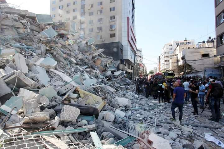 Autre vue de l'immeuble après le bombardement - © Islam Idhair