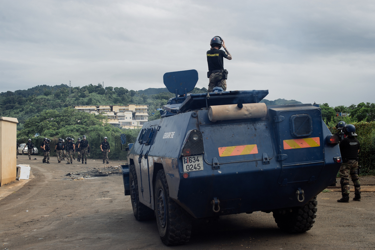 Affrontements entre bandes de jeunes et gendarmes mobiles a Koungou, Mayotte, France, le 4 mai 2023.  - © Louis Witter 