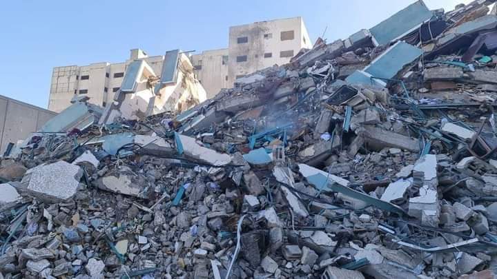 L'immeuble des médias après le bombardement - © Islam Idhair