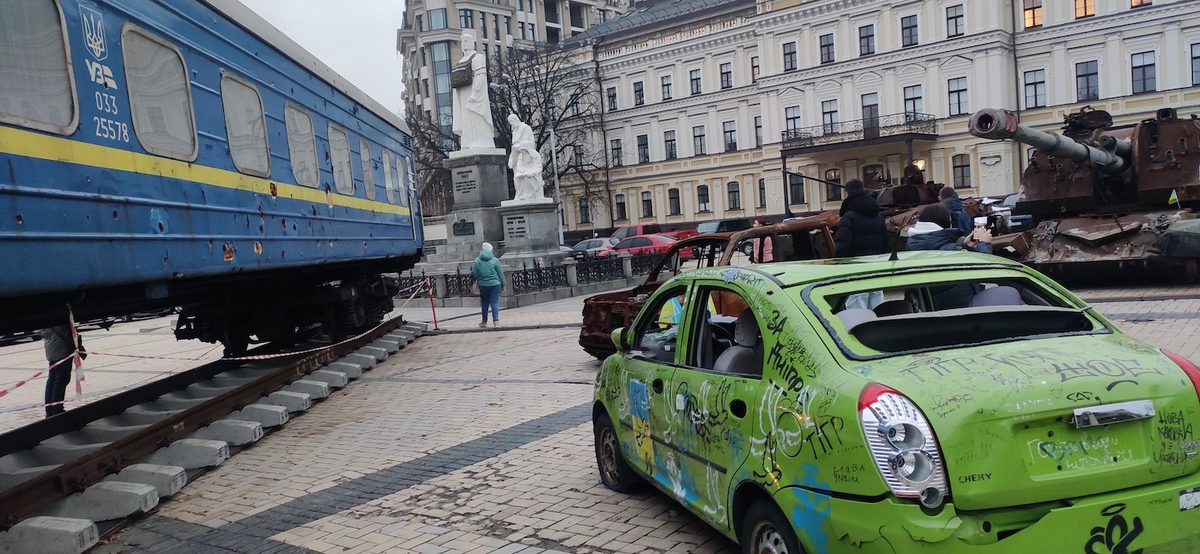 Exposition à Kyiv : séquelles des combats qui ont eu lieu autour de la capitale au début de la guerre contre la Russie - © Reflets
