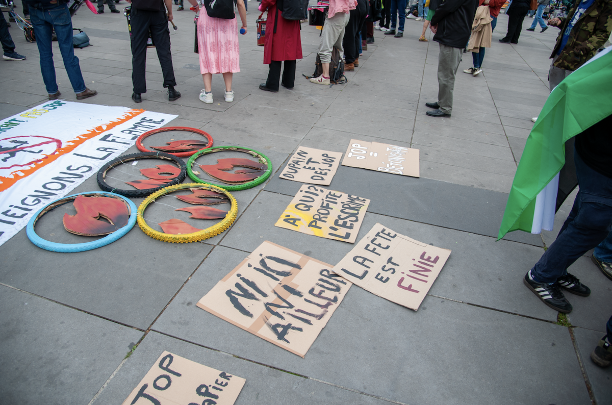 L'opposition aux Jeux Olympiques est sur bon nombre de pancartes - © Reflets