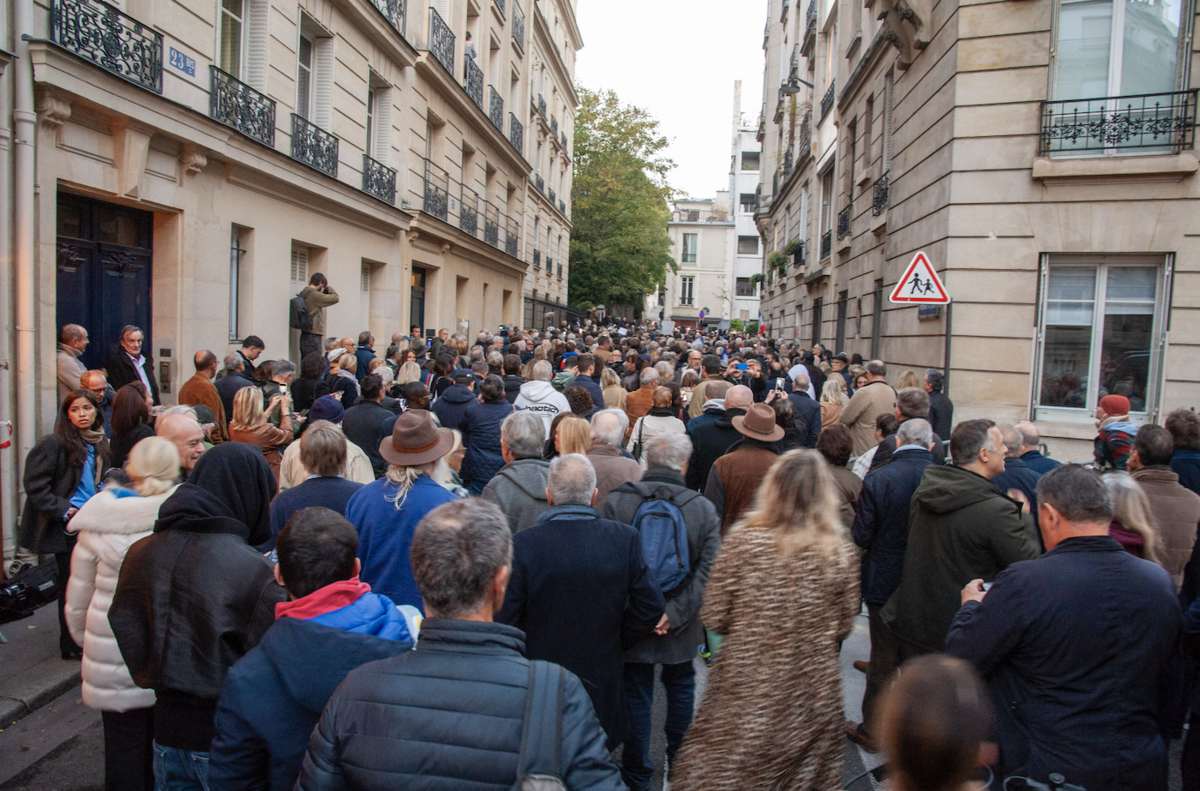 Massés pour soutenir leur champion, quelques centaines de personnes ont fait le pied de grue ce mardi matin à Auteuil - © Reflets