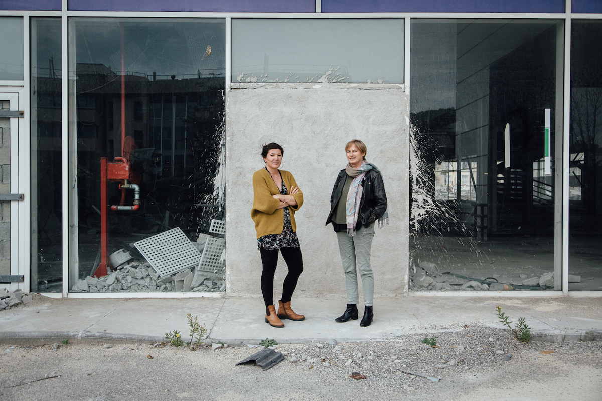 Celine Lassaigne (gauche) et Valérie Decot (droite), architectes et fondatrices de l'association RAEDIFICARE - © Cyril Marcilhacy