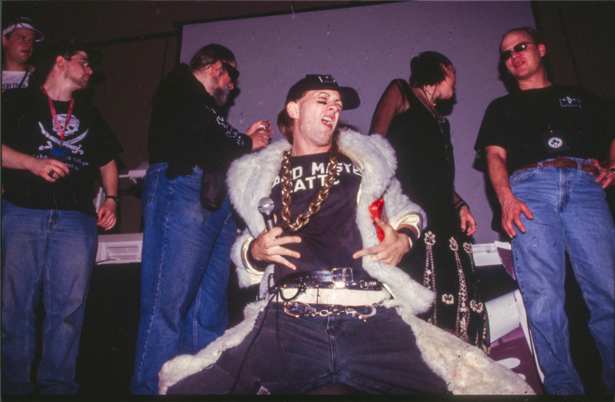 Grandmaster Ratte, from cDc at Defcon during the band's show, 1999 - © Reflets