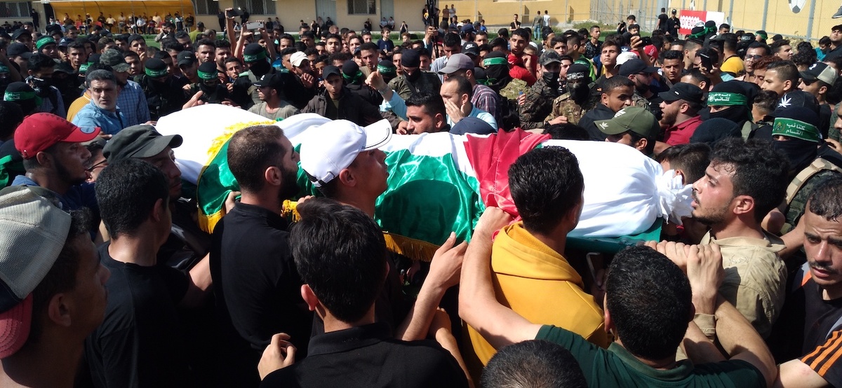 Enterrement au stade et militants du Hamas cagoulés - © Islam Idhair
