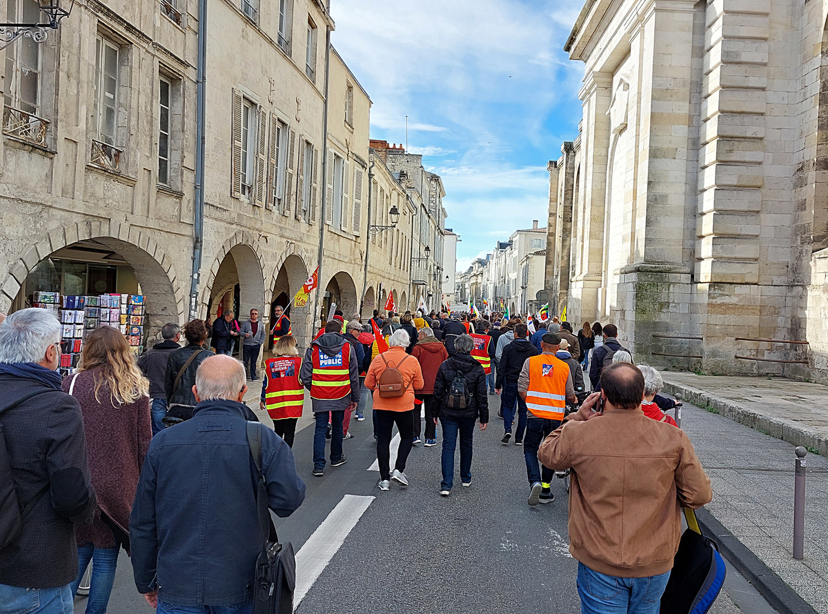 Privé ou public, les mêmes problèmes - reflets