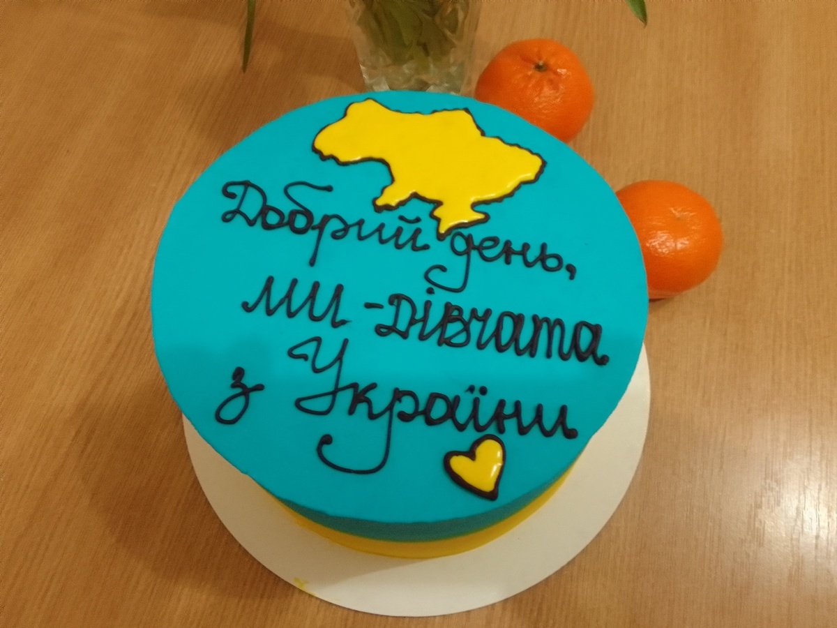 Un gâteau "ukrainien" pour fêter l'anniversaire de l'association. - © Reflets